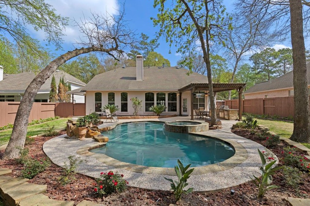 35 Peaceful Cyn Cir, Spring TX 77381-4487 exterior