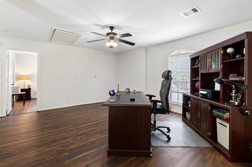 35 Peaceful Cyn Cir, Spring TX 77381-4487 exterior