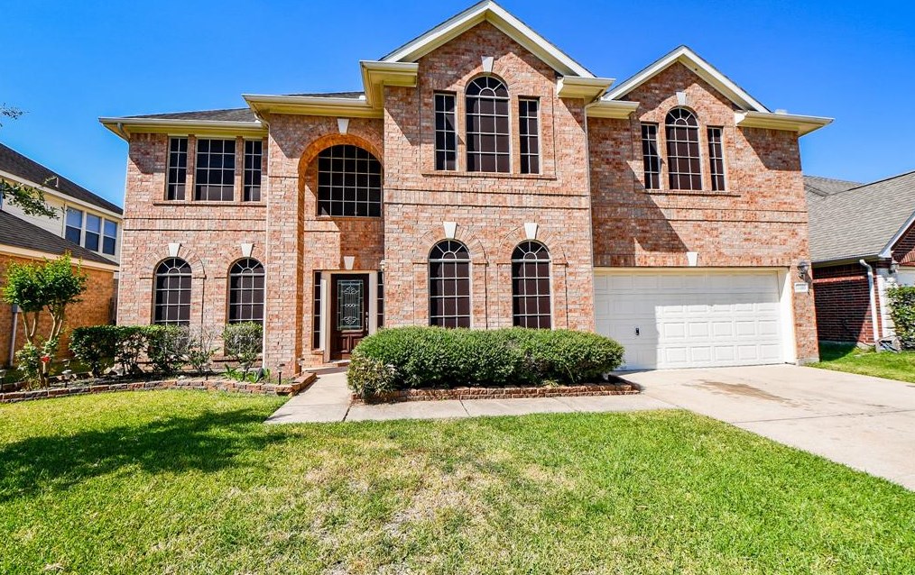 3310 Village Pond Ln, Fresno, TX 77545