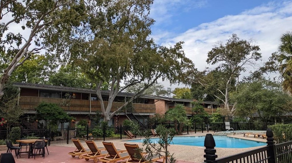3944 Alabama St, Houston TX  77027-5139 exterior