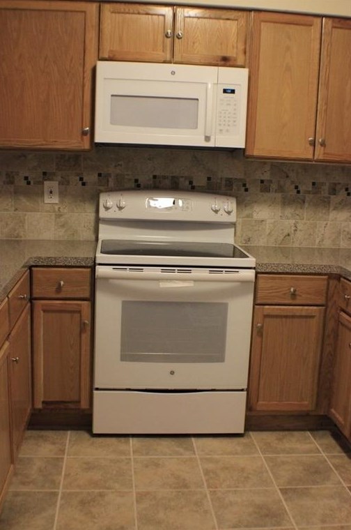 2227 Broadlawn Dr, Houston TX  77058-2241 exterior