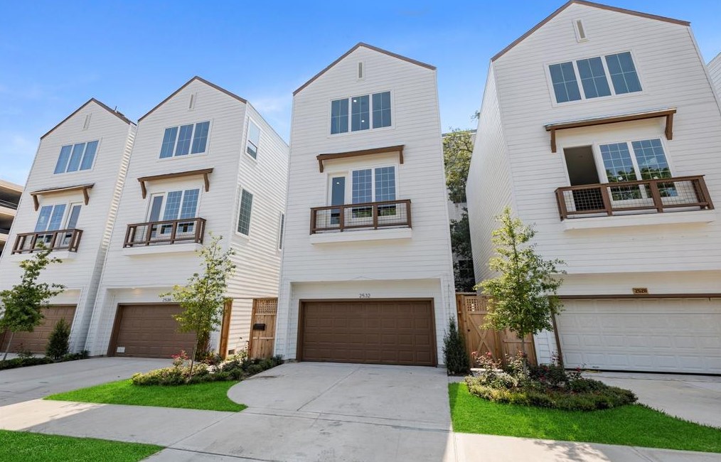 2524 Ohsfeldt St, Houston, TX 77008-1428