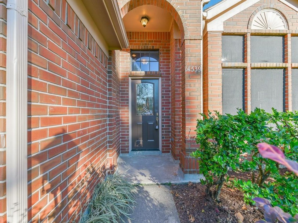 14539 Oak Chase Dr, Houston TX  77062-2287 exterior
