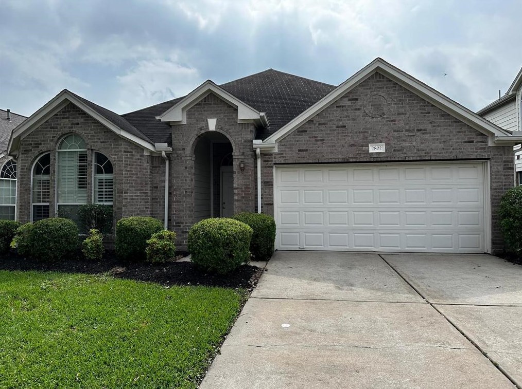 2802 Acacia Fair Ln, Fresno, TX 77545