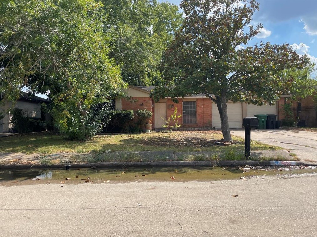 4855 Ridge Creek Dr, Houston, TX 77053-4632