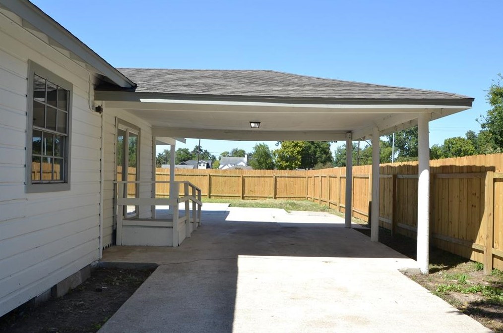 2421 Crittenden St, Houston, TX 77026-2212