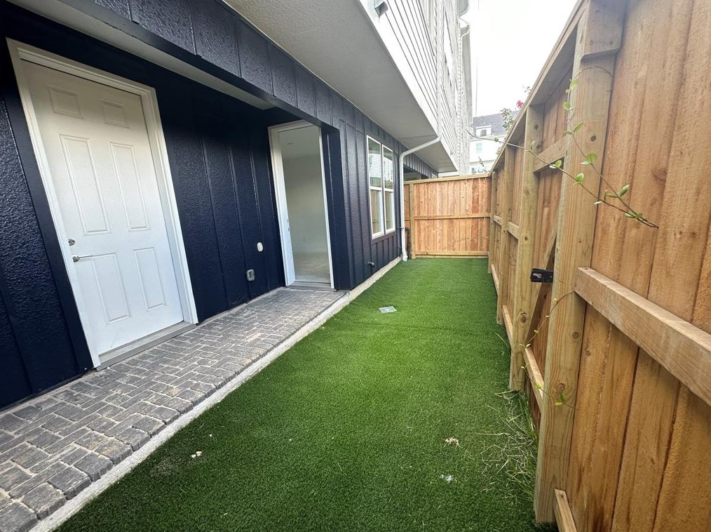 720 Cage, Houston TX  77020-0061 exterior