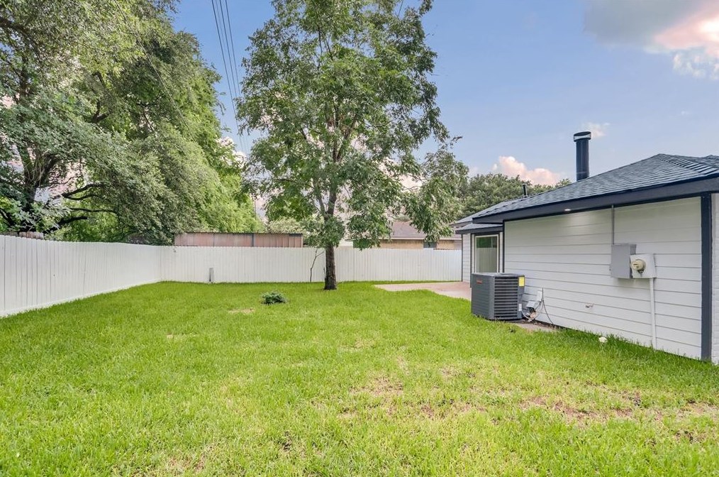 7426 Tetela Dr, Houston TX  77083-3609 exterior
