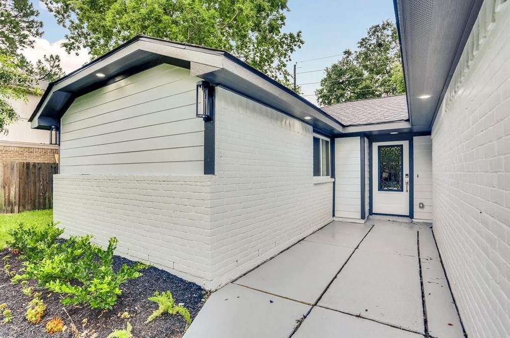 7426 Tetela Dr, Houston TX  77083-3609 exterior