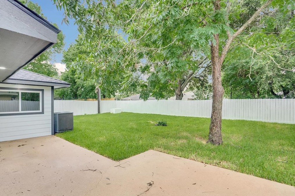 7426 Tetela Dr, Houston TX  77083-3609 exterior