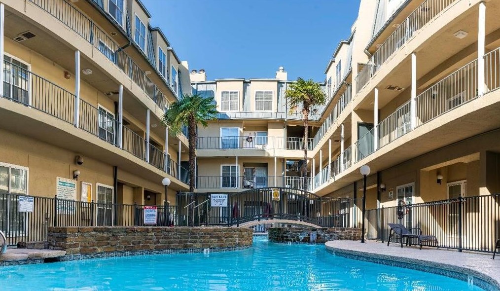 921 Marine Dr Apt 209, Galveston, TX 77550