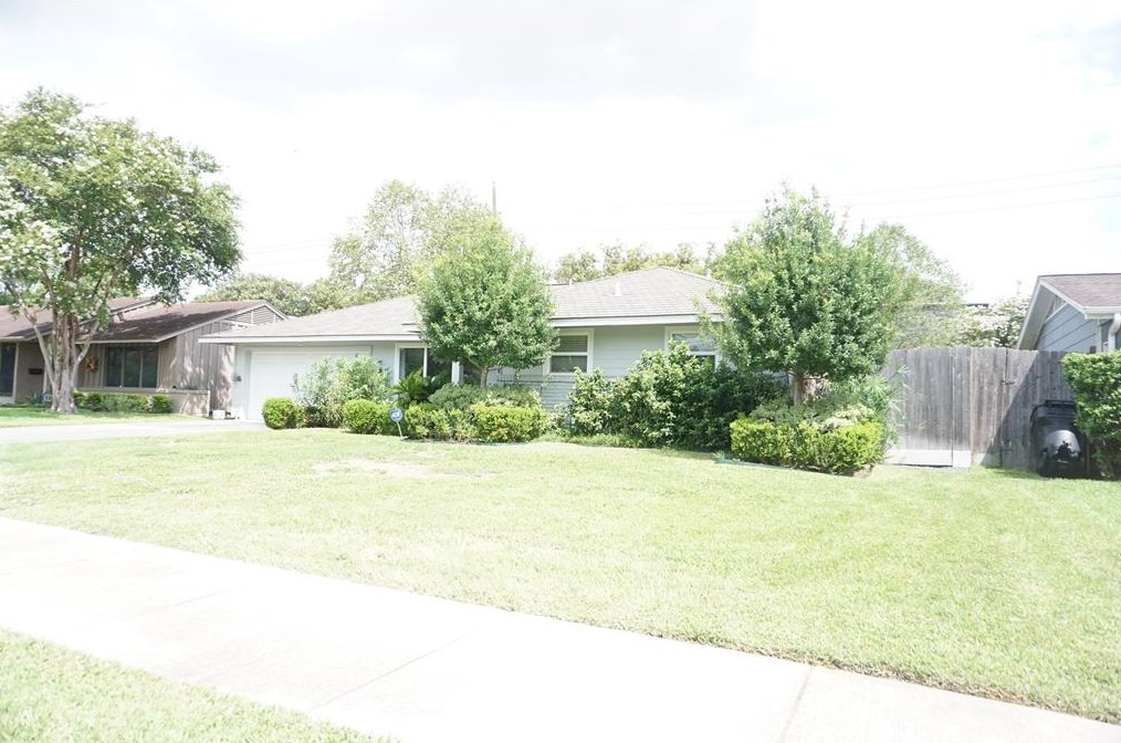 5318 Schumacher Ln, Houston, TX 77056
