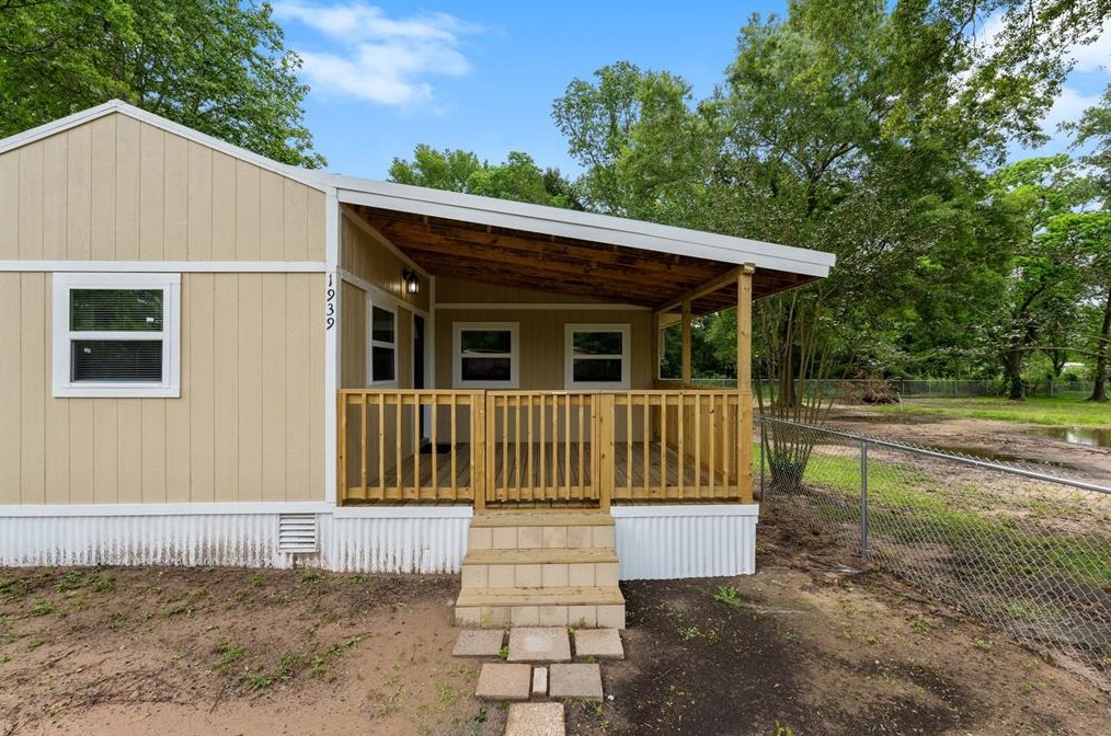 1939 Fm 1010 Rd, Cleveland, TX 77327