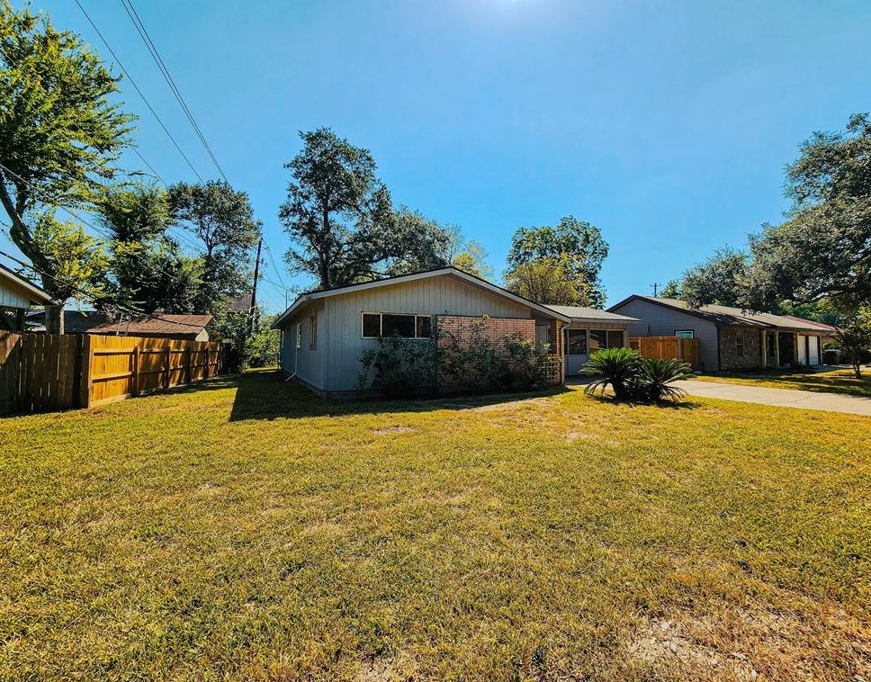 9507 Vogue Ln, Houston, TX 77080