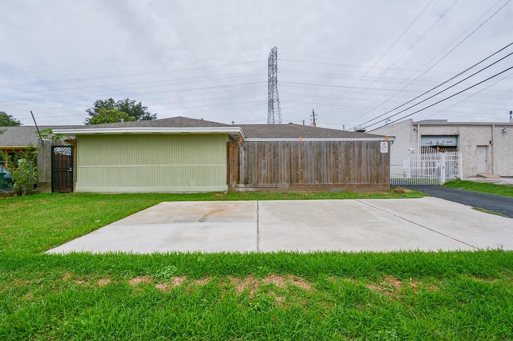 10210 Emnora Ln, Houston, TX 77043