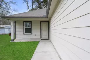 114 Hickory Nut St, Livingston, TX 77351 - Photo 2