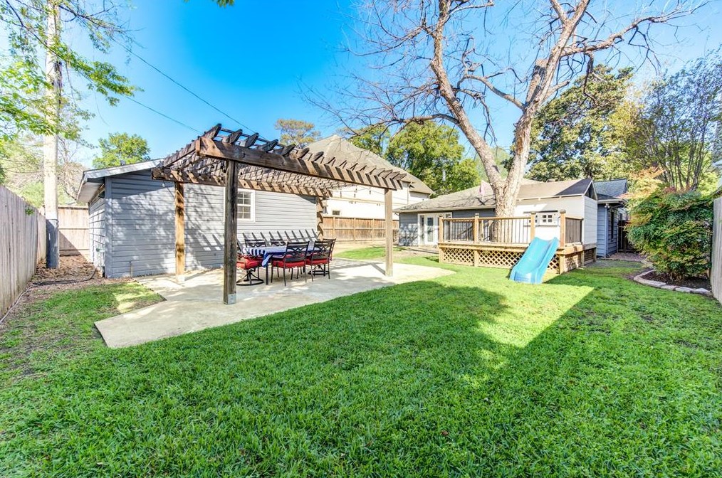 1619 Wakefield Dr, Houston TX  77018-5251 exterior