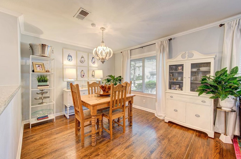 1619 Wakefield Dr, Houston TX  77018-5251 exterior