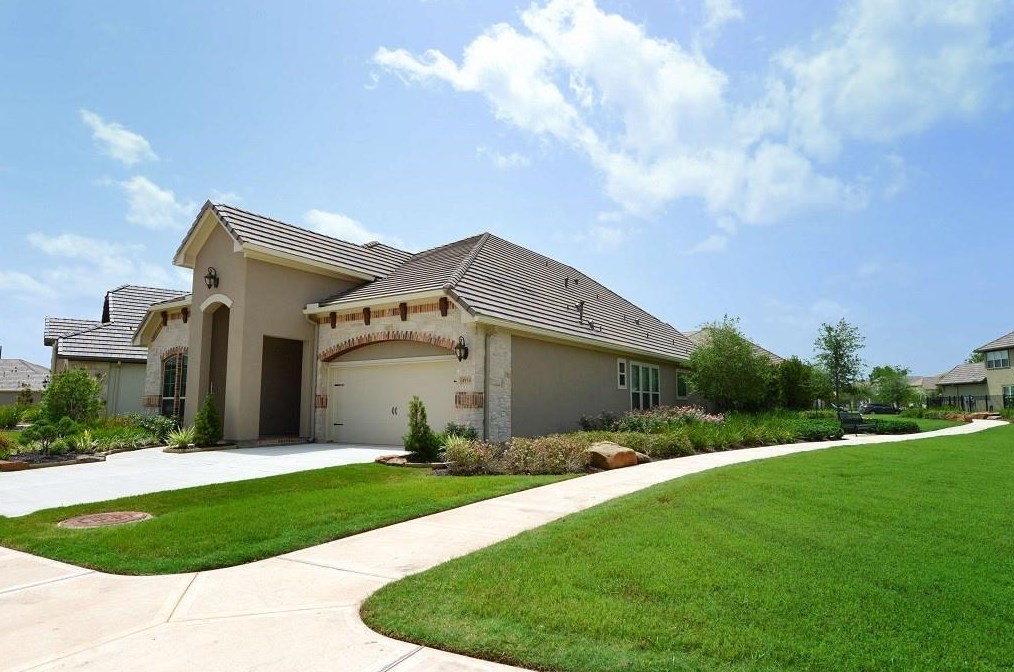 4914 Fairford Dr, Sugar Land TX  77479-3588 exterior