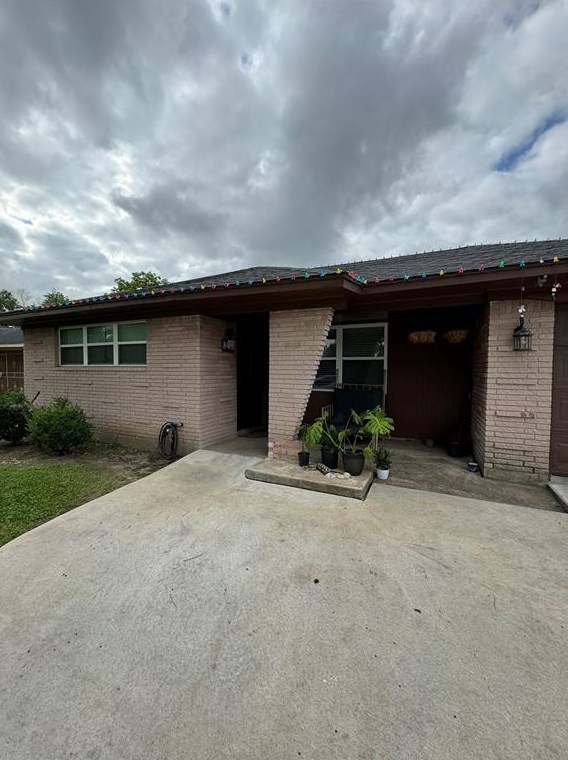8750 Tilgham St, Houston, TX 77029-3338