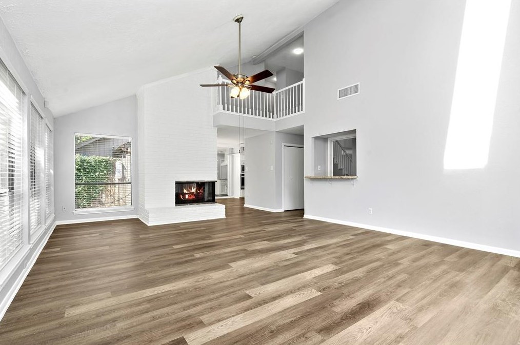 102 Old Brg Lk, Houston TX  77069-3465 exterior