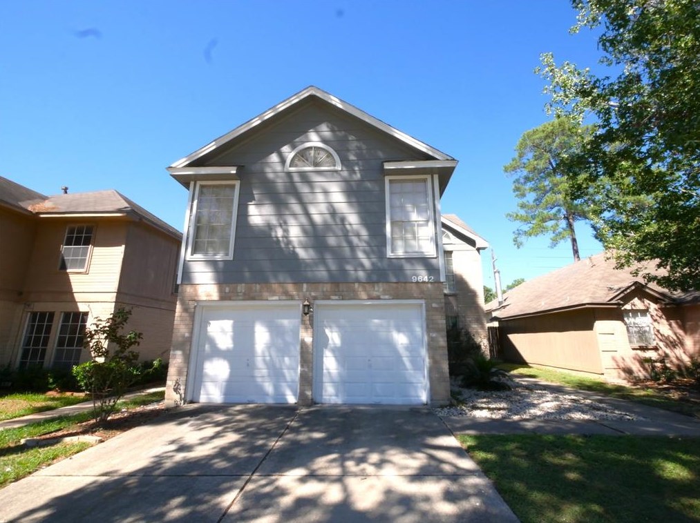 9642 Cane Creek Dr, Houston TX  77070-2066 exterior