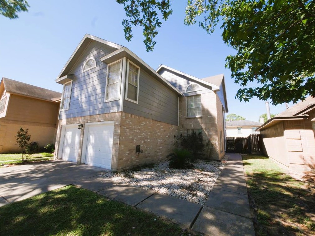 9642 Cane Creek Dr, Houston, TX 77070