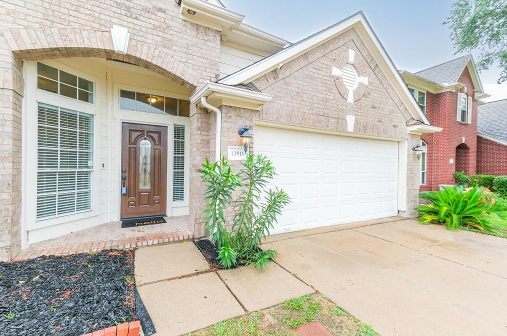 13910 Greenside Dr, Houston, TX 77083-6847