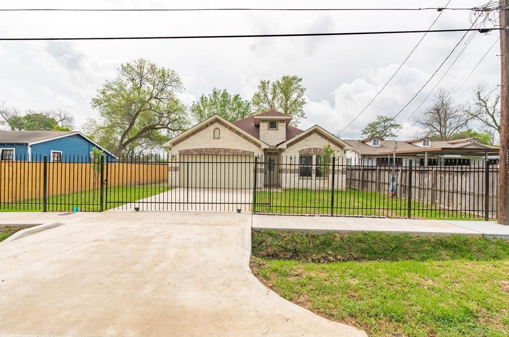 7322 Touchstone St, Houston, TX 77028-1706