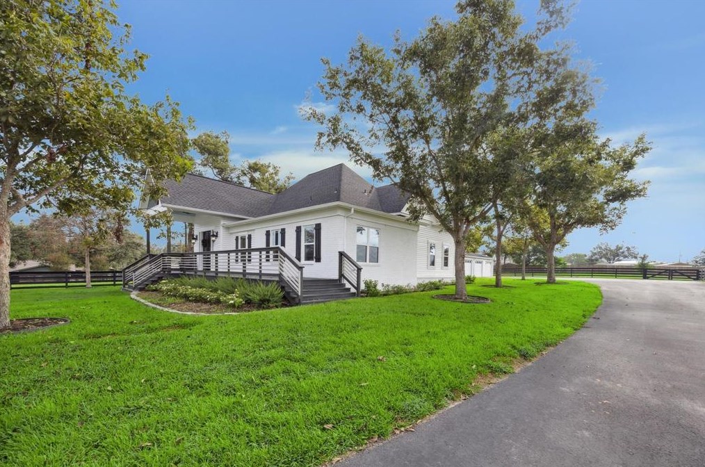 1025 S Tesch St, Bellvue, TX 77418