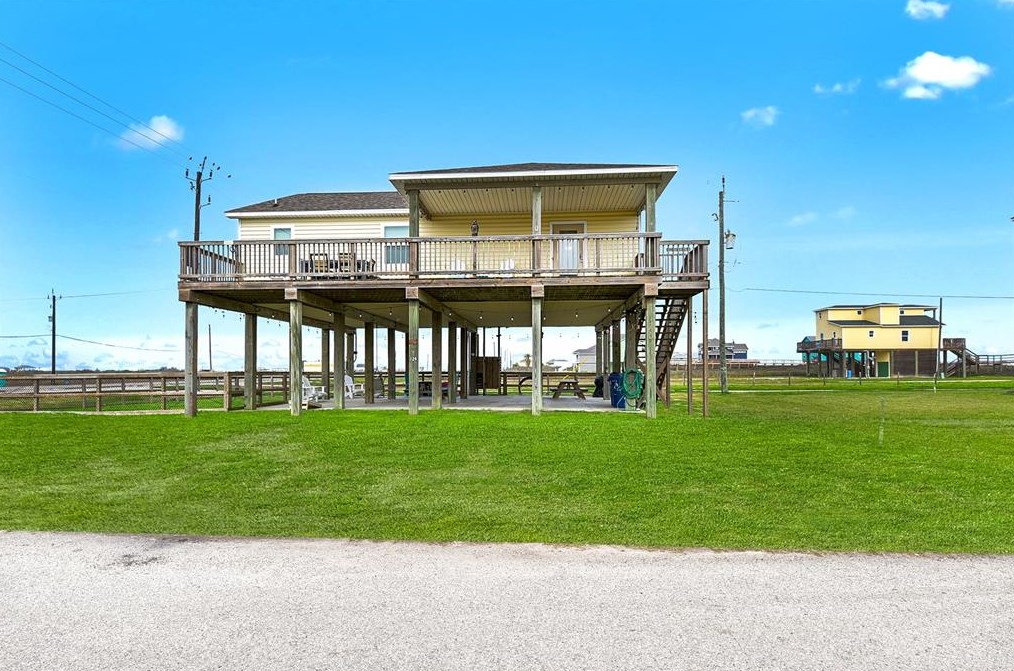126 Nesmith Pl, Jones Creek, TX 77541-8995