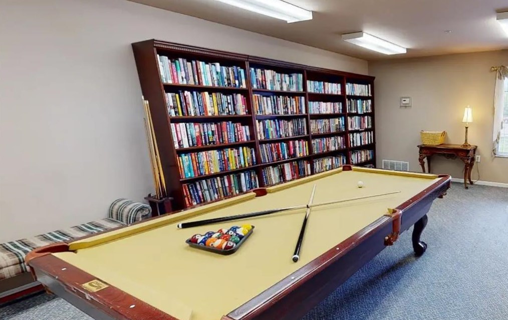 300 Kennely Rd, Saginaw MI 48609-7700 exterior