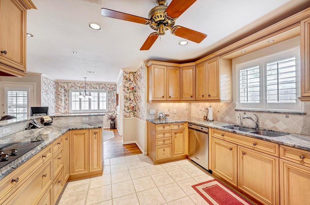 12102 Taylorcrest, Houston TX  77024-4245 exterior