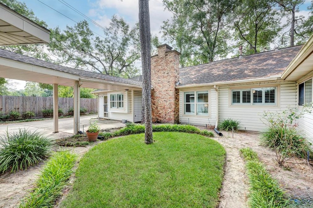 12102 Taylorcrest, Houston TX  77024-4245 exterior