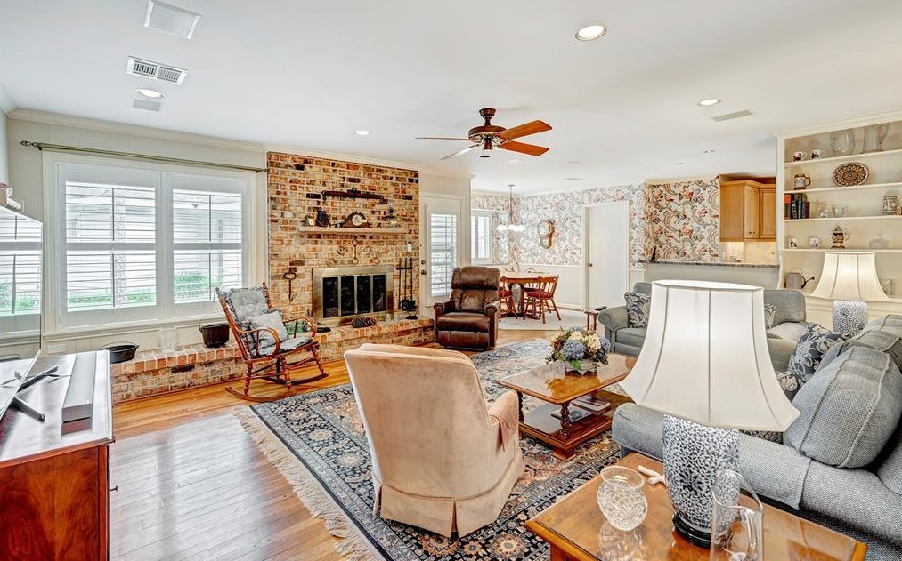 12102 Taylorcrest, Houston TX  77024-4245 exterior