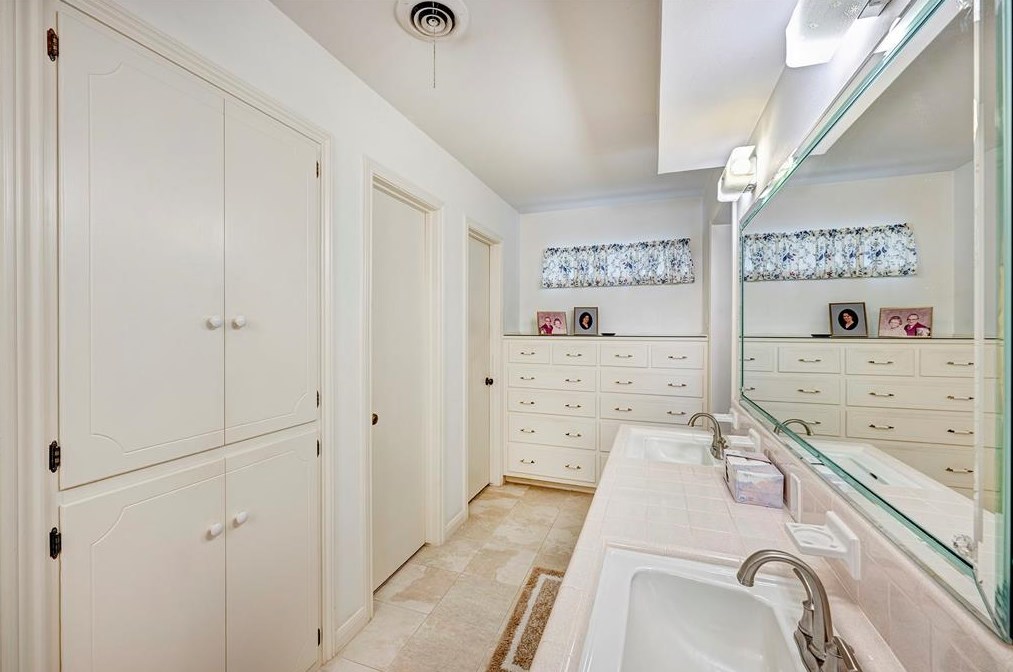12102 Taylorcrest, Houston TX  77024-4245 exterior