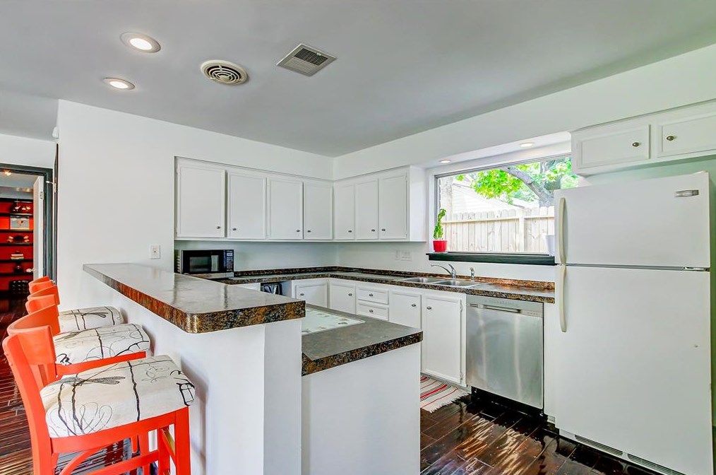 2202 Kinbrook Dr, Houston TX 77077-6115 exterior