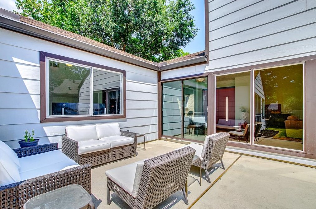 2202 Kinbrook Dr, Houston TX 77077-6115 exterior