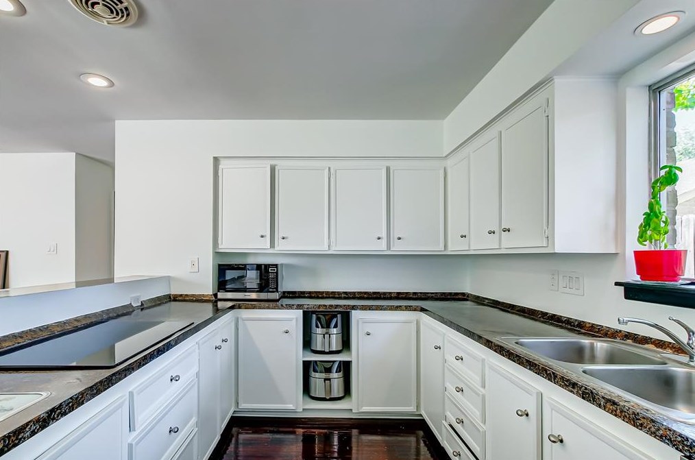 2202 Kinbrook Dr, Houston TX 77077-6115 exterior