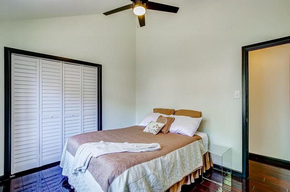 2202 Kinbrook Dr, Houston TX 77077-6115 exterior