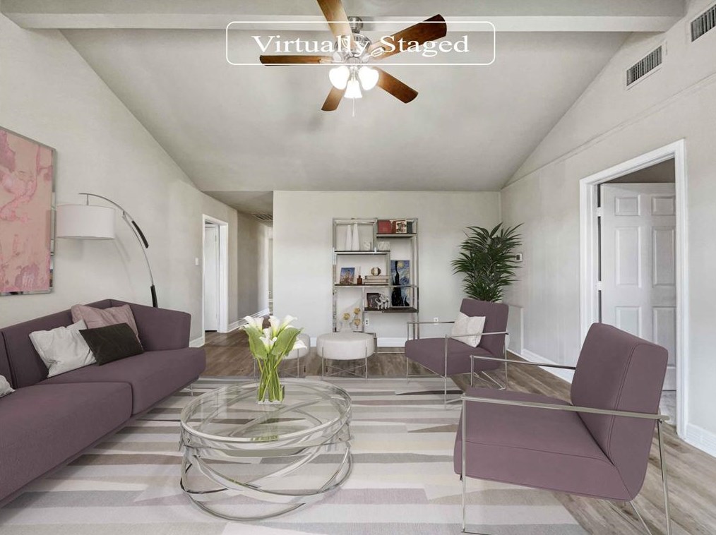 150 Coach Lamp Ln, Houston, TX 77060-4274