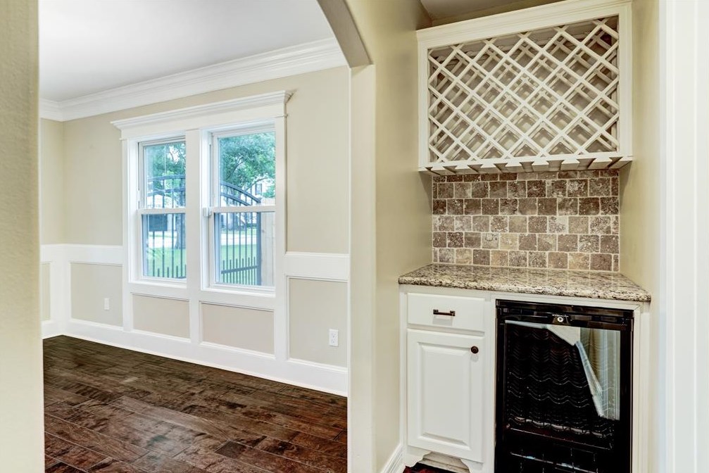 1614 Wakefield Dr, Houston TX  77018-5114 exterior