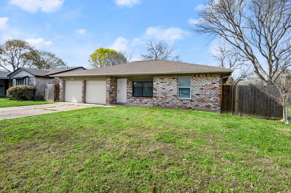 10978 Fairland Dr, Houston, TX 77051