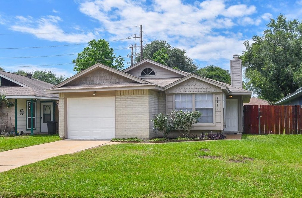11111 Grassyglen Dr, Houston, TX 77064
