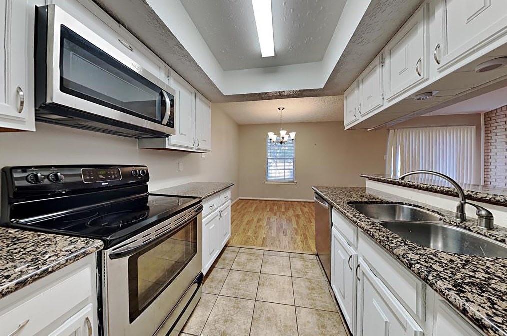 39 Yewleaf Rd, Spring TX  77381-3492 exterior