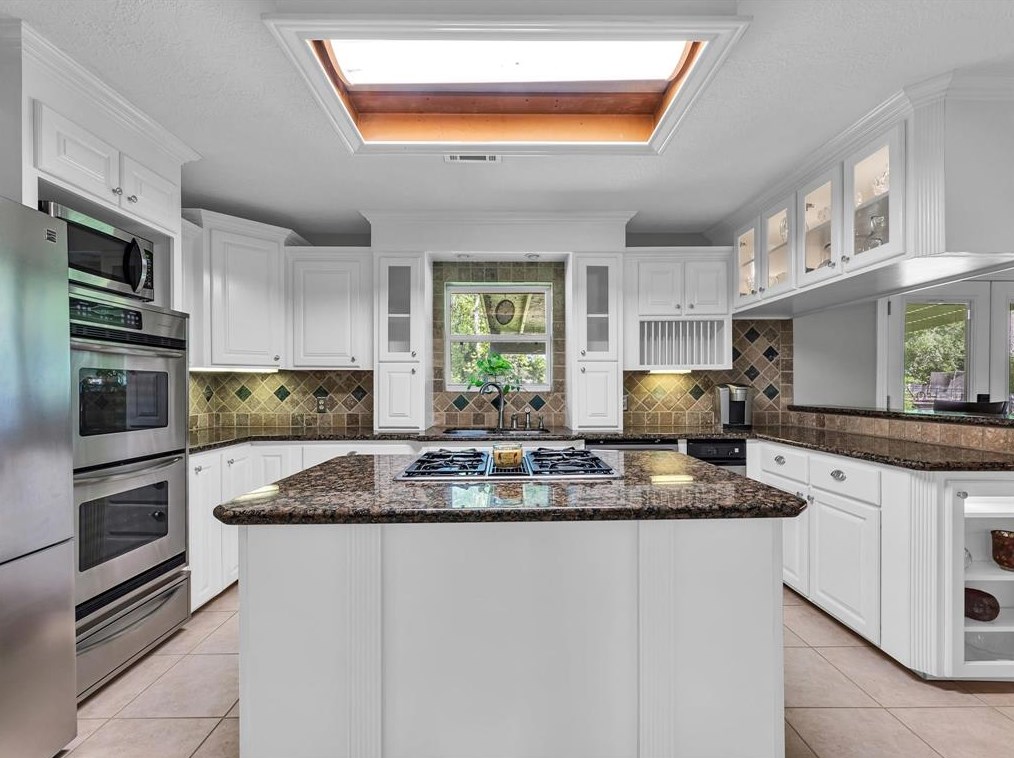 7500 Bridle Path Dr, Houston TX  77044-2709 exterior