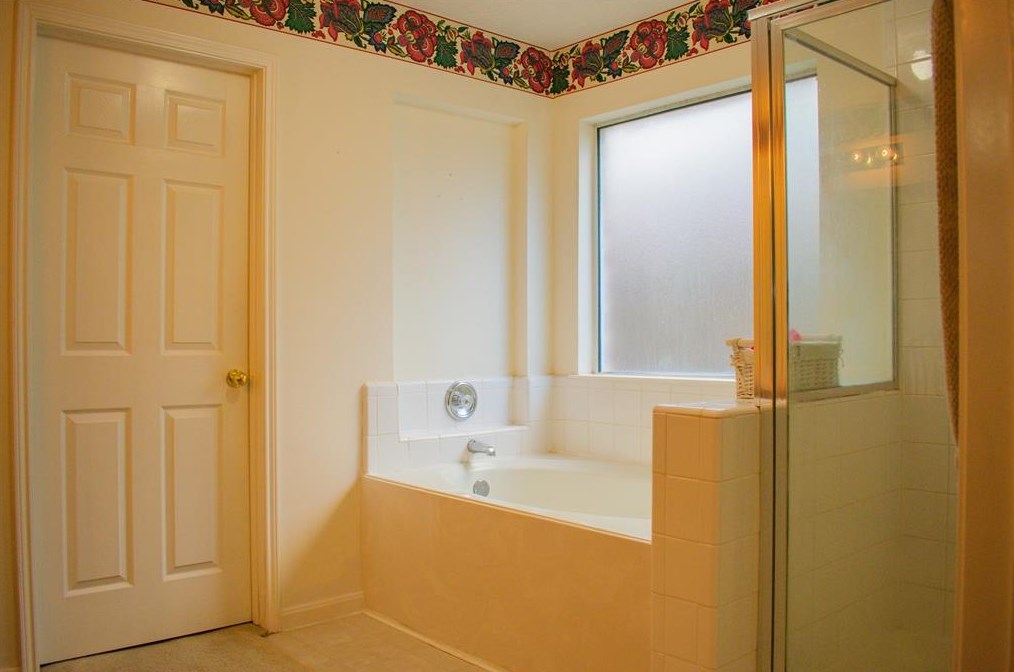 2651 Whitinham Dr, Houston TX  77067-1145 exterior