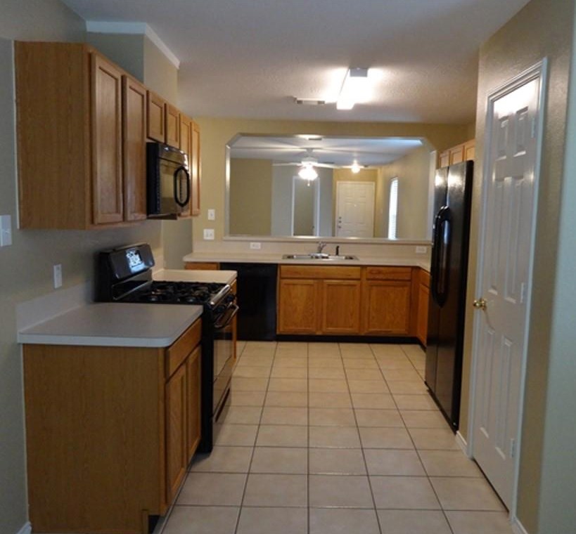 6815 Baron Gate Ct, Spring TX  77379 exterior