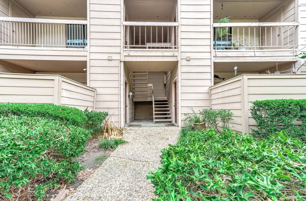 2125 Augusta Dr #2, Houston, TX 77057
