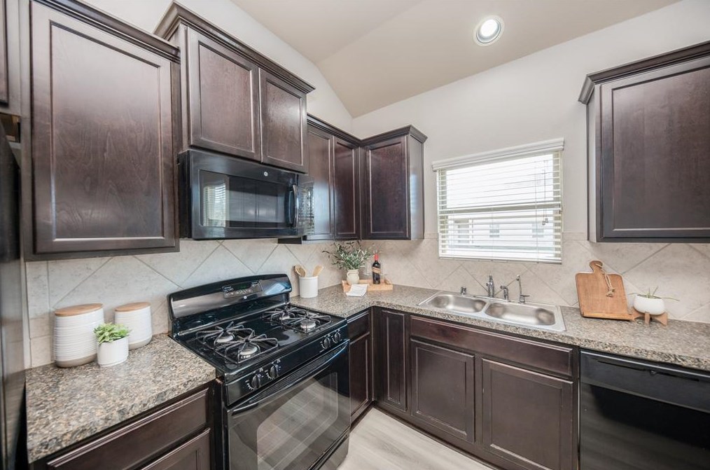 14030 Long Mdw Dr, Houston TX  77047-4657 exterior